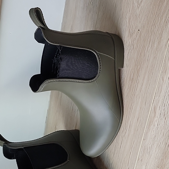 Chelsea Rain Boots, green, size 7 - Picture 3 of 10